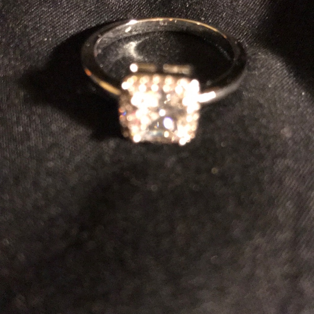 Women’s solid silver cz diamond ring